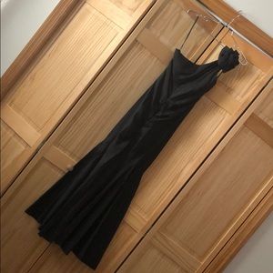 One-Shoulder Black Mermaid/Trumpet style gown